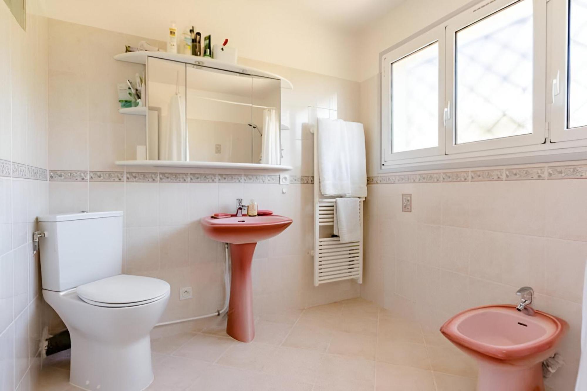 Echauguette, Et Toilette Privee Maison Partagee Avec La Proprietaire Six-Fours-les-Plages