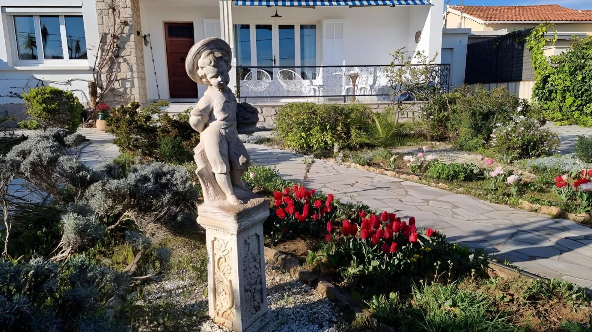 Echauguette, Et Toilette Privee Maison Partagee Avec La Proprietaire Alloggio in famiglia *