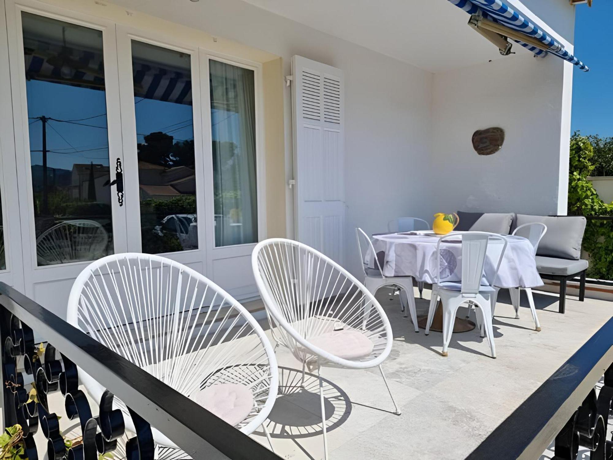Echauguette, Et Toilette Privee Maison Partagee Avec La Proprietaire Alloggio in famiglia Six-Fours-les-Plages