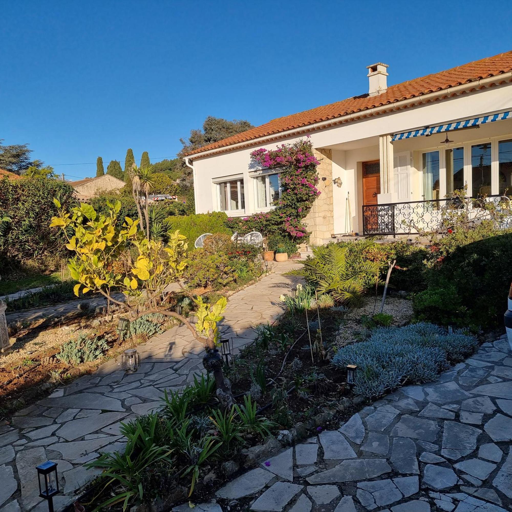 Echauguette, Et Toilette Privee Maison Partagee Avec La Proprietaire Privatunterkunft Six-Fours-les-Plages