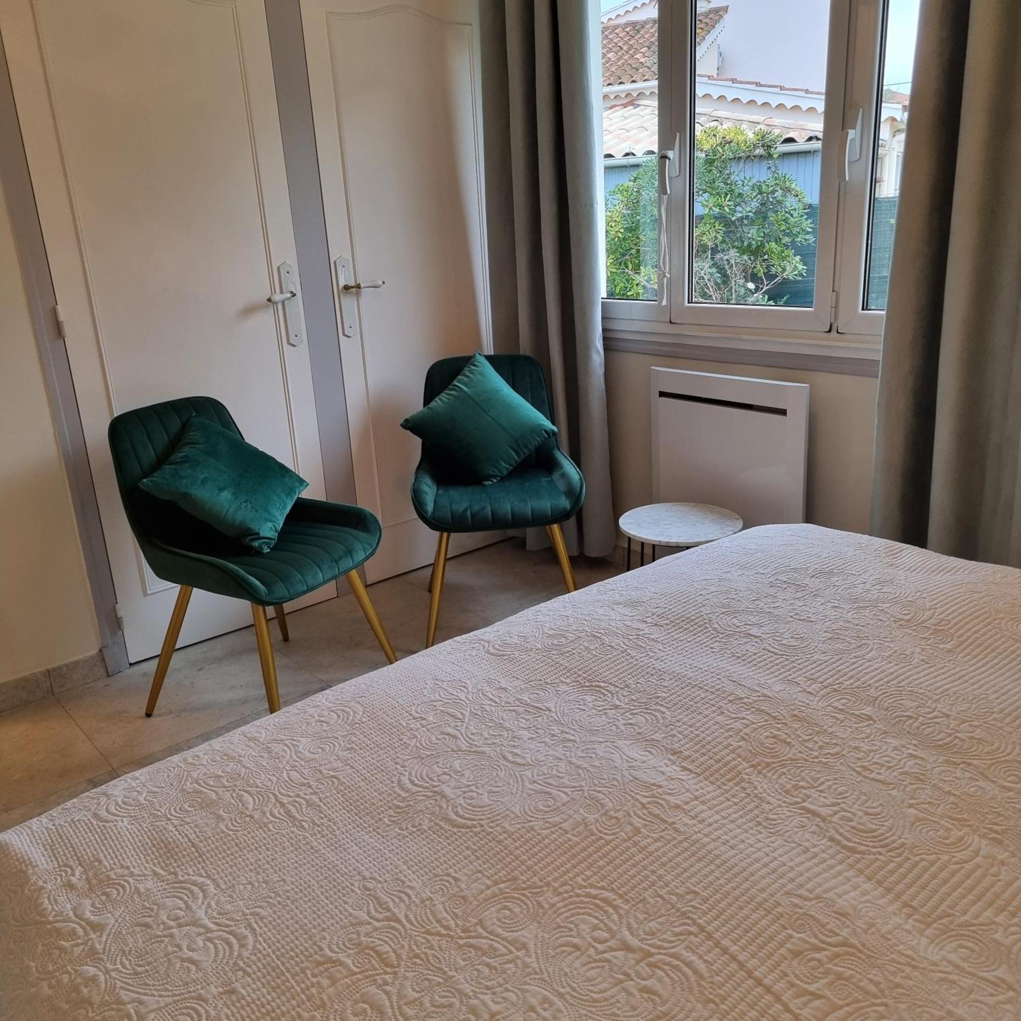 Echauguette, Et Toilette Privee Maison Partagee Avec La Proprietaire Six-Fours-les-Plages